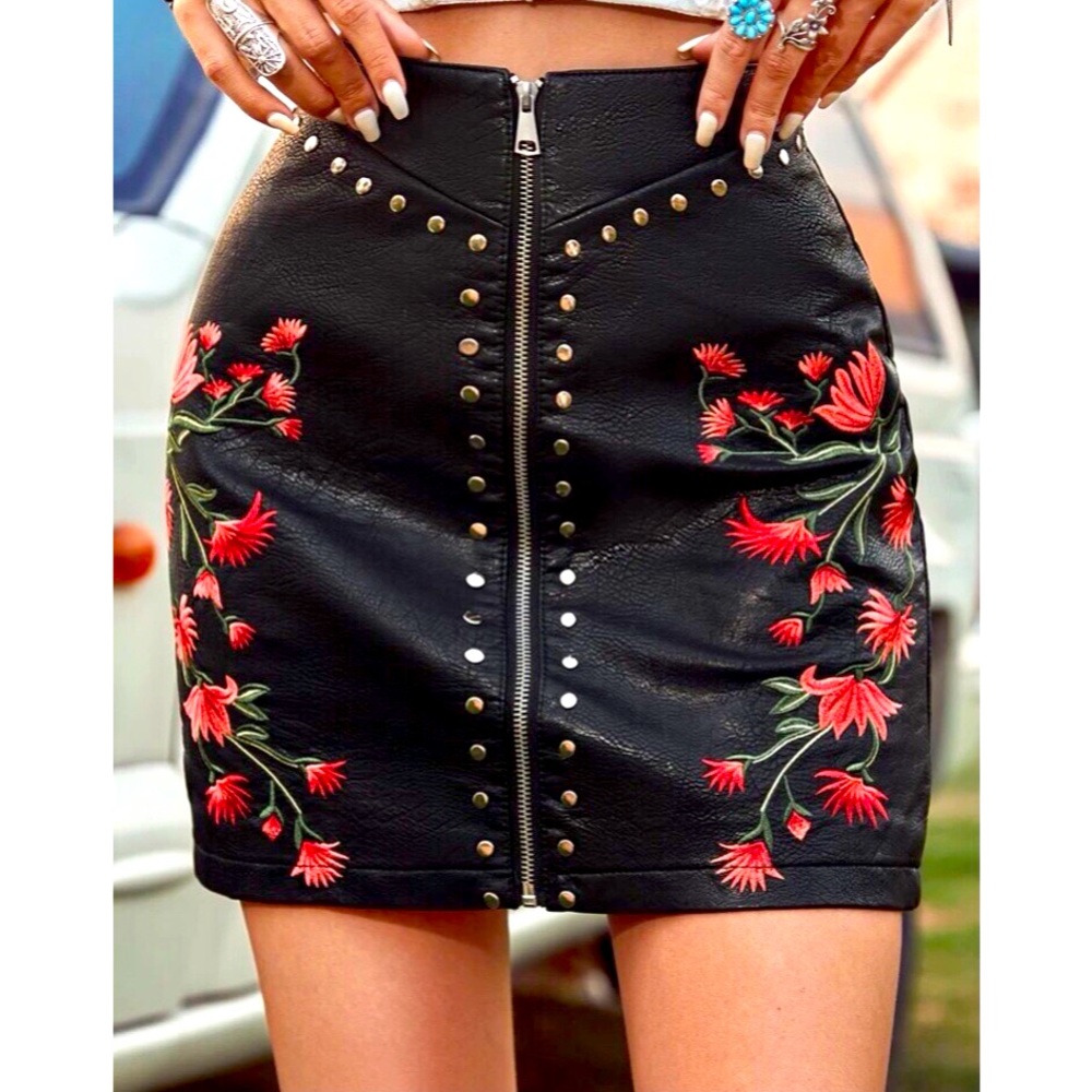 PU Leather Floral Embroidery Zipper Skirt